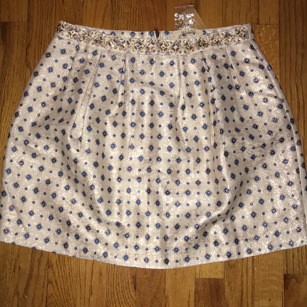 I am selling a patterned skirt